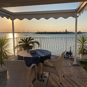  Chalet Oasis Golden Lagoon